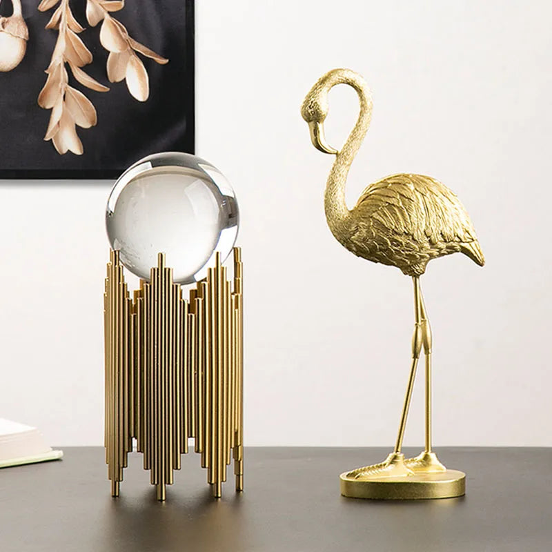 GoldenPlume - Elegant Flamingo Skulptur i Guld